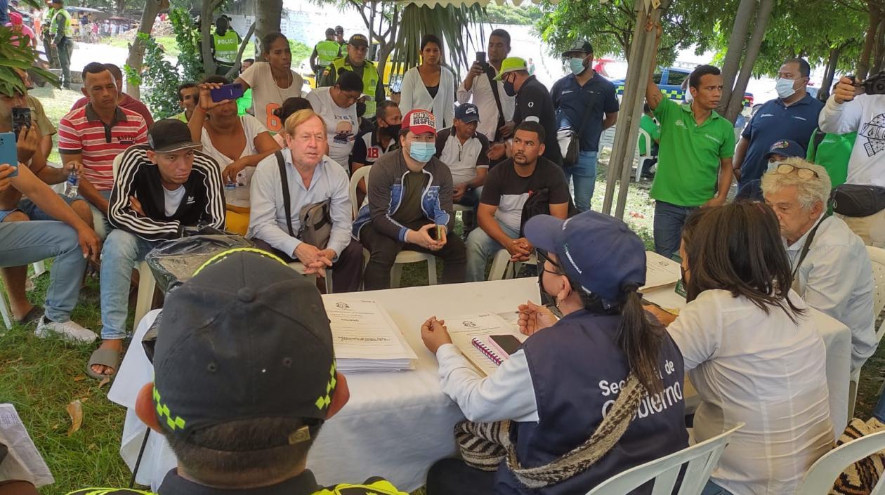 Reunión previa al desalojo programado.