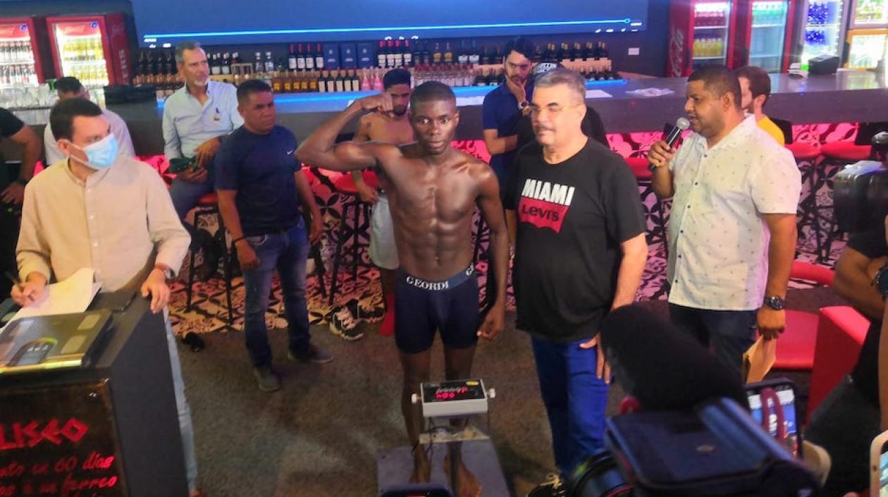 Yuberjen Martínez tras el pesaje oficial.
