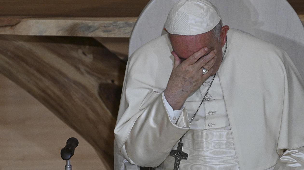 El papa Francisco en la reunión con indígenas y feligreses de la iglesia del Sagrado Corazón en Edmonton durante su viaje pastoral a Canadá.