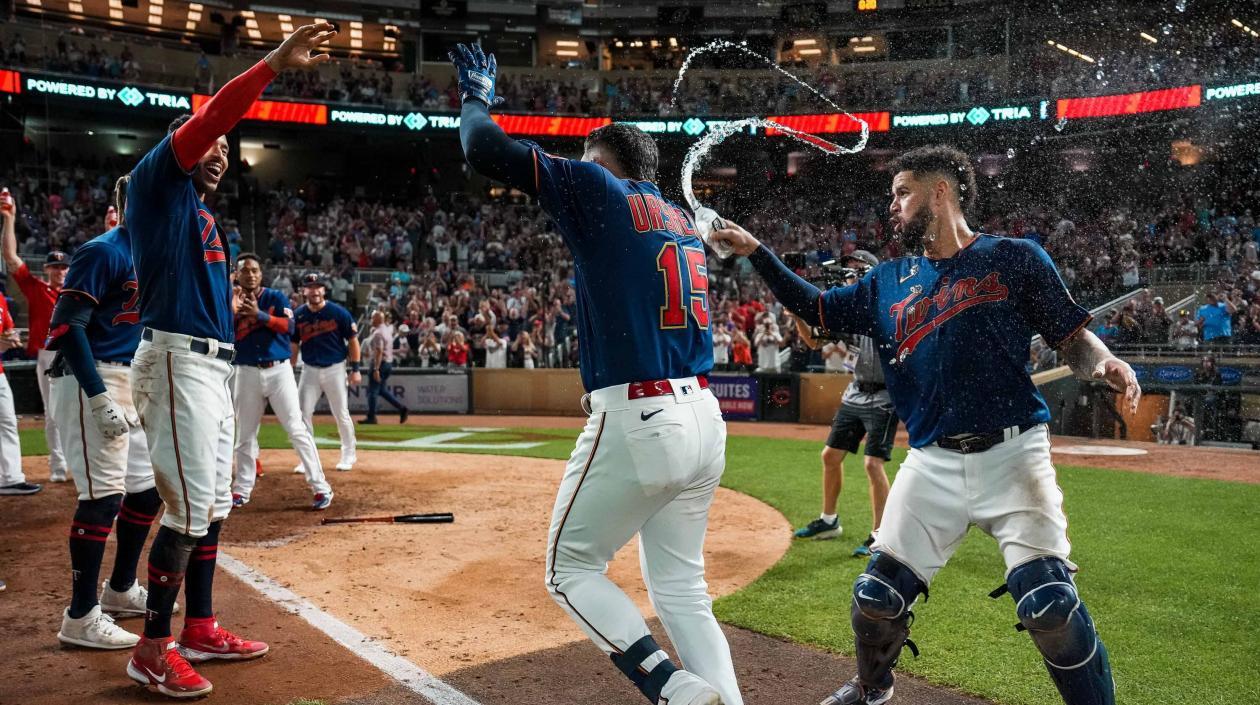 Giovanni Urshela anota tras su impresionante cuadrangular. 