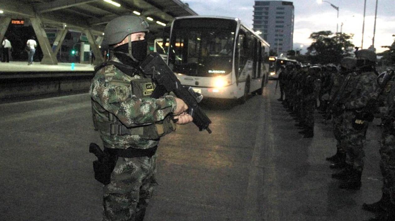 El Ejército Nacional acompañando el servicio público de transporte en Barranquilla.