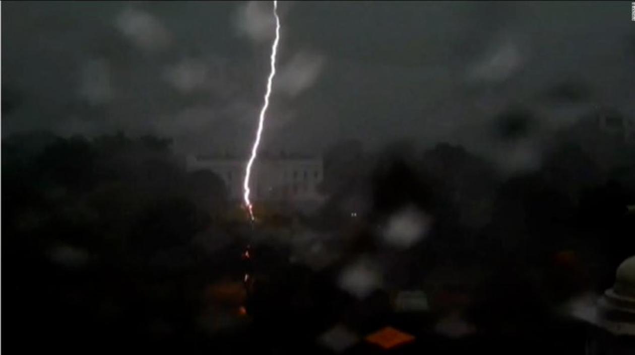 Impacto de rayo cerca de la Casa Blanca