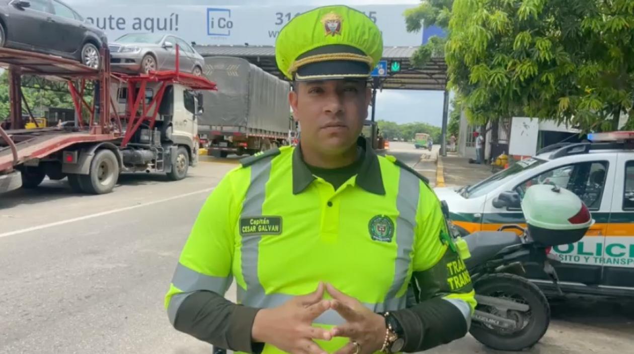 Capitán César Galván, Policía de Tránsito del Atlántico.