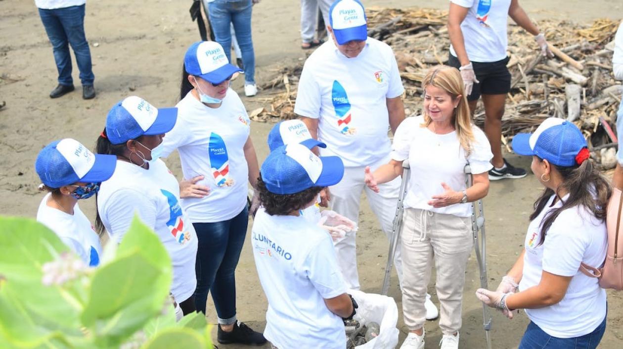 La Gobernadora Elsa Noguera liderando la jornada en las playas.