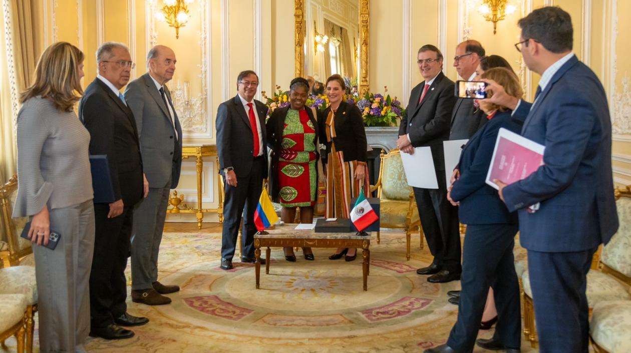 Reunión de Petro con delegación de México.