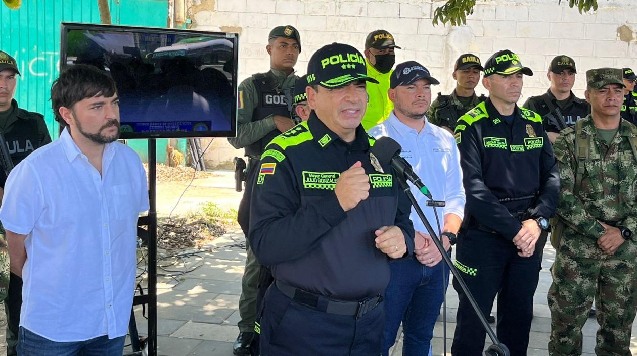 El Alcalde Jaime Pumarejo y el General Julio González, Comandante Regional 8.
