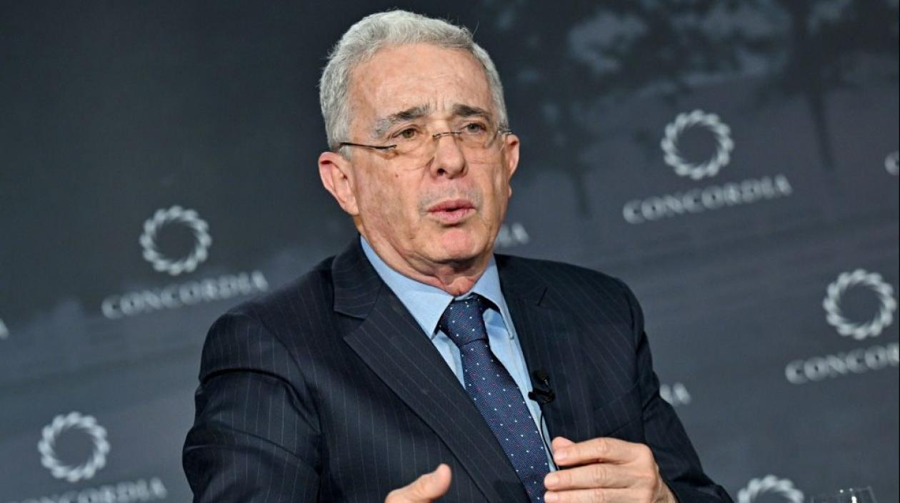 Álvaro Uribe Vélez.