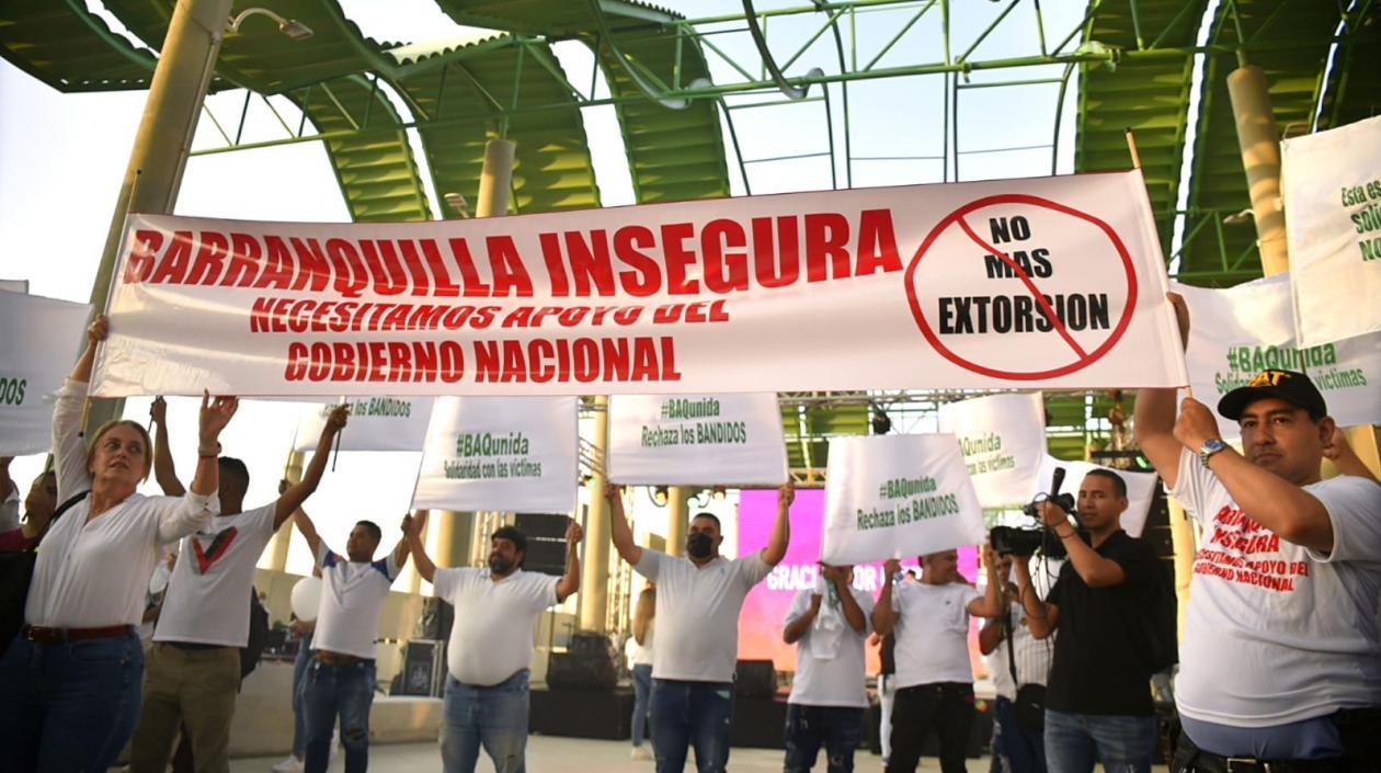 Asistentes a la concentración contra la extorsión.