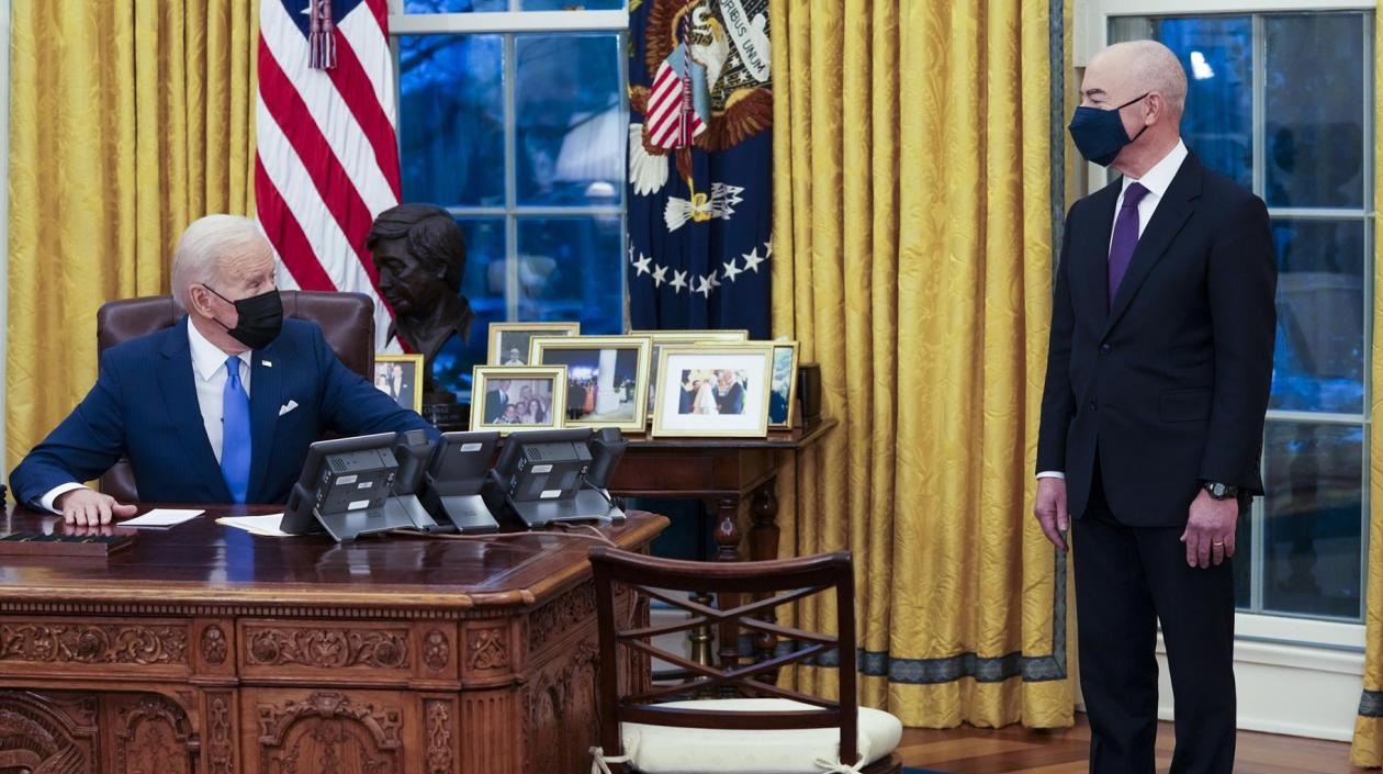 El Presidente de Estados Unidos, Joe Biden, y el secretario de Seguridad Nacional, Alejandro Mayorkas, en una fotografía de archivo.