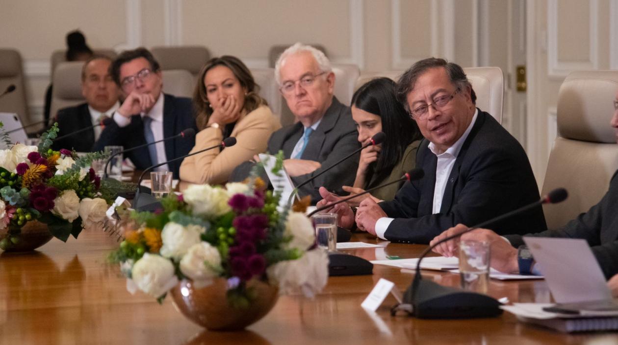 El Presidente Gustavo Petro en el consejo de ministros que lideró el lunes en la noche.