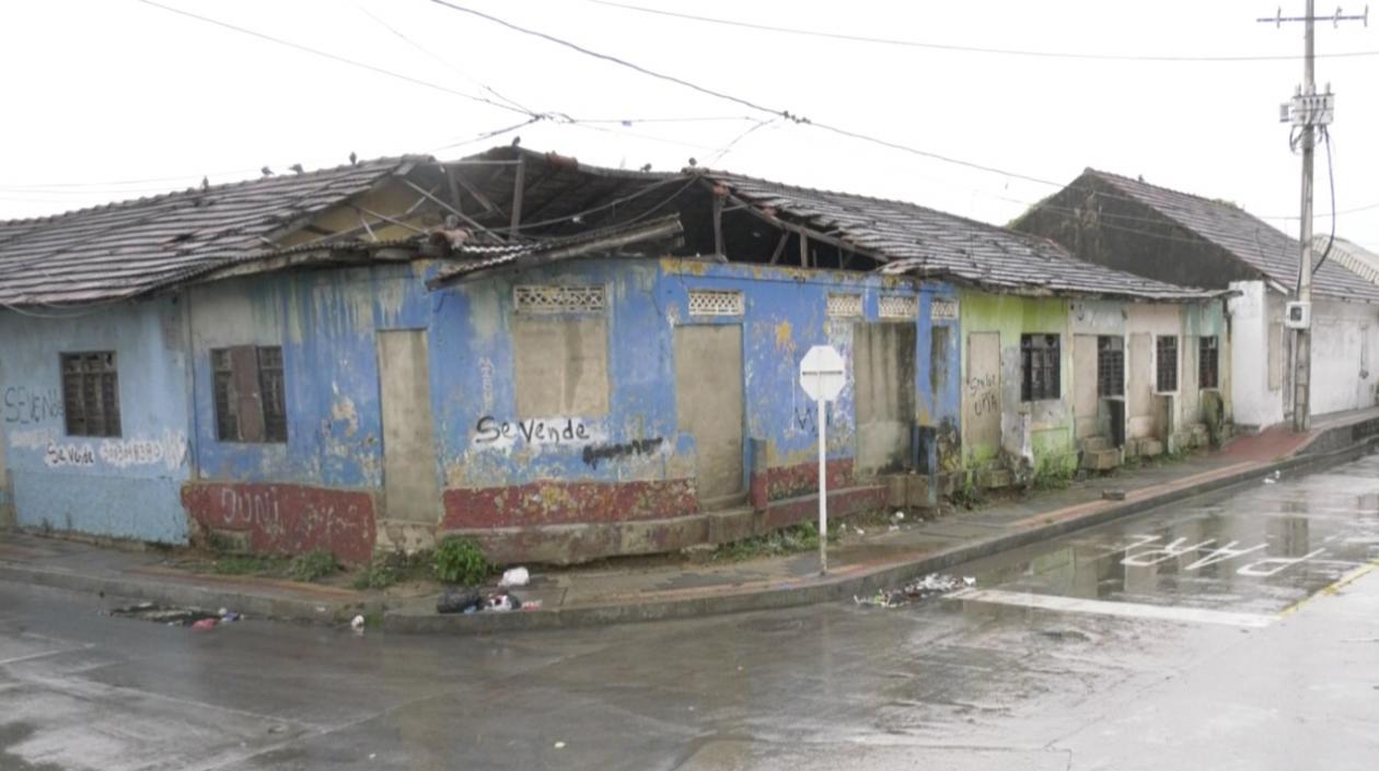 Cinco tiendas cerradas en cuatro cuadras