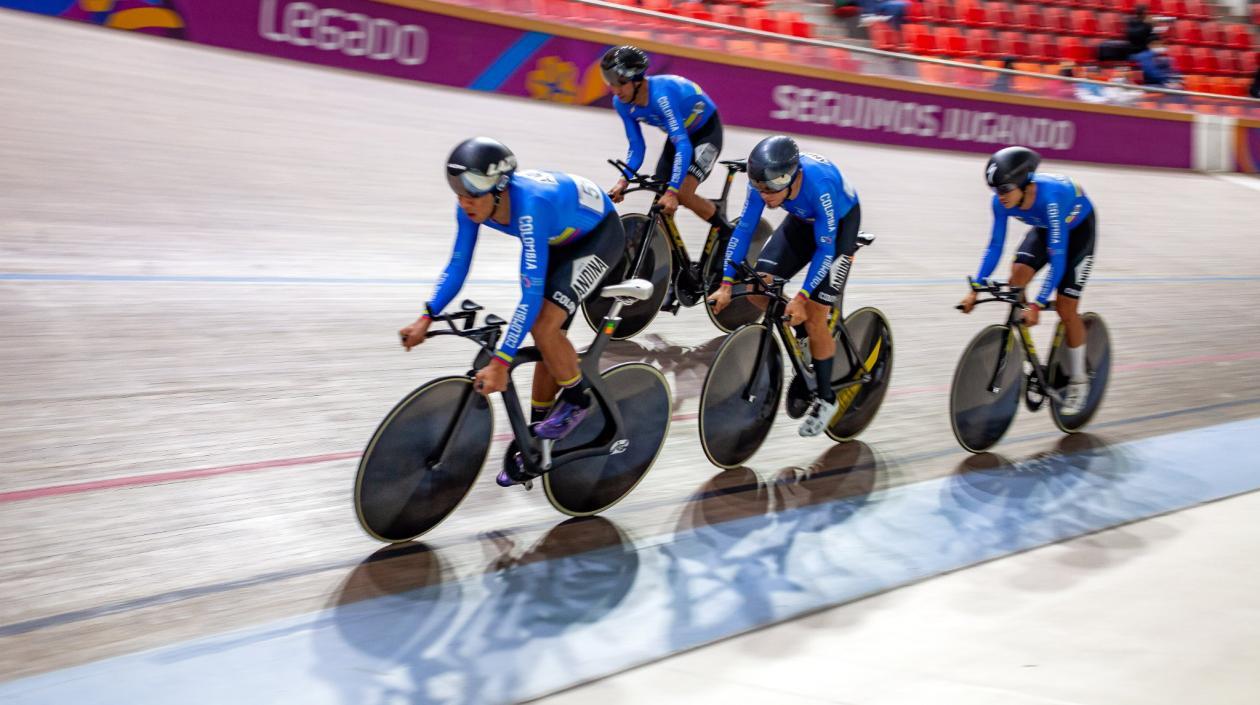 Equipo de persecución integrado por Jordan Parra, Alex Zapata, Brayan Sánchez y Juan Esteban Arango.