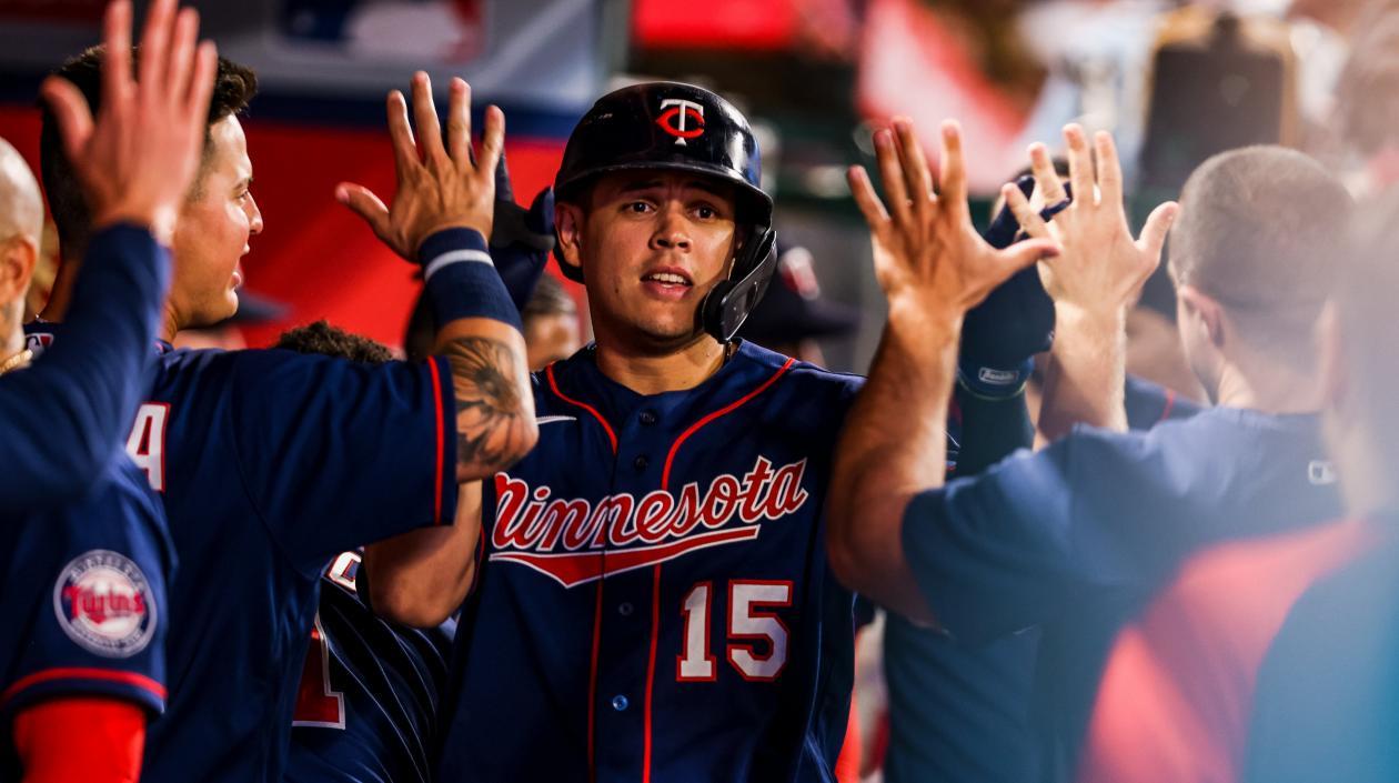 Giovanni Urshela celebra tras su impresionante cuadrangular. 