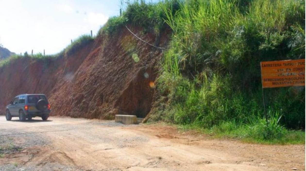 El menor fue baleado en la vía entre los Municipios de Tarso y Pueblorrico.