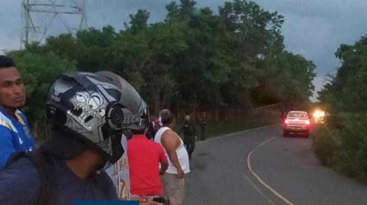 La camioneta Toyota Hilux fue baleada en el kilómetro 13 de la vía a Tiubará.