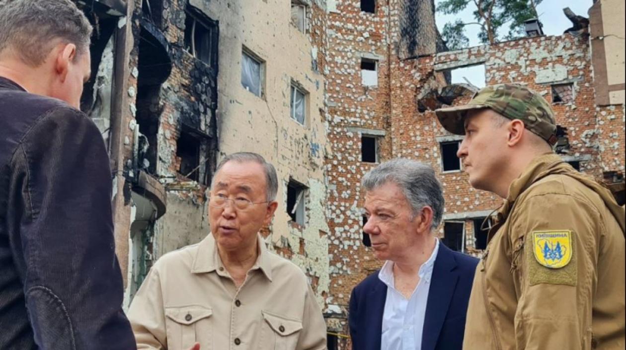 Juan Manuel Santos y Ban Ki-Moon en Ucrania.