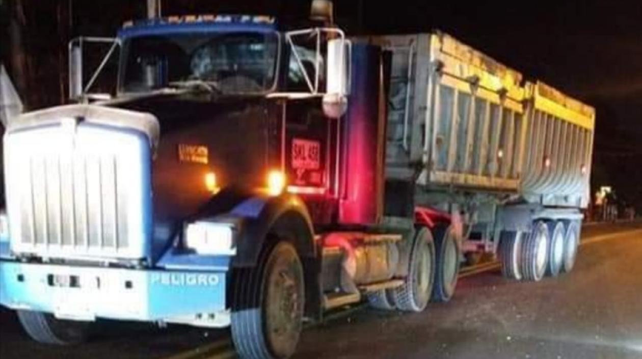 Este es el tractocamión implicado en el accidente de anoche en Campeche, Baranoa.