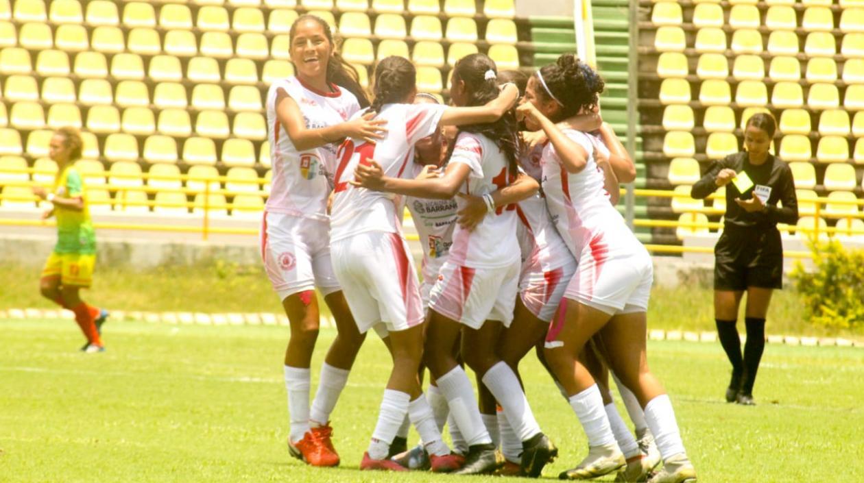 Jugadoras del Atlántico celebra el gol del empate. 