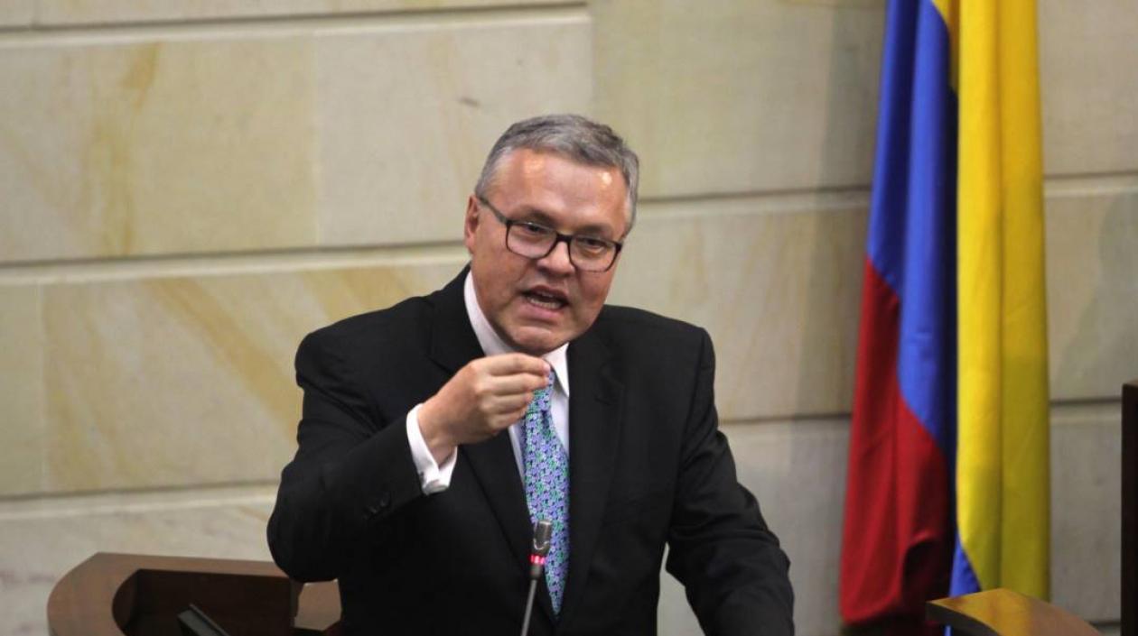 Néstor Osuna, Ministro de Justicia.