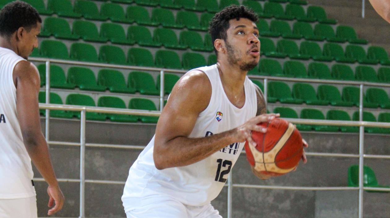 Jaime Echenique, estrella de la Selección Colombia de baloncesto.
