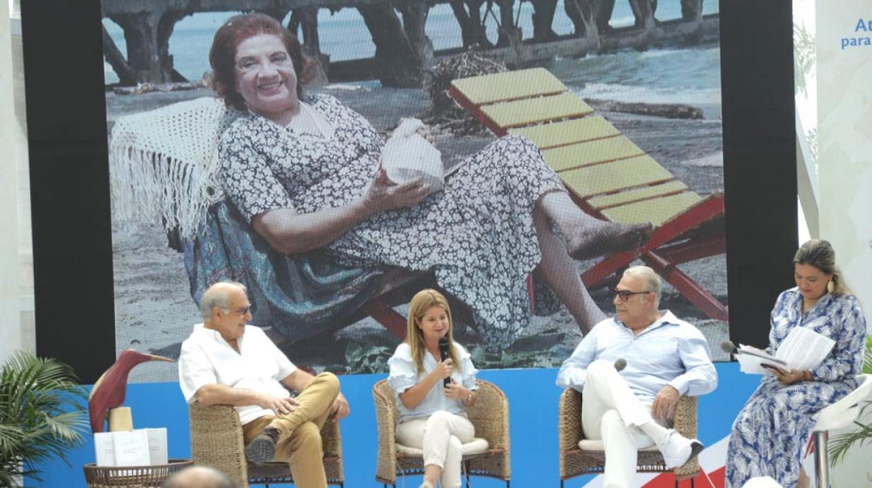 La Gobernadora Elsa Noguera durante la celebración del natalicio 100 de Meira Delmar.