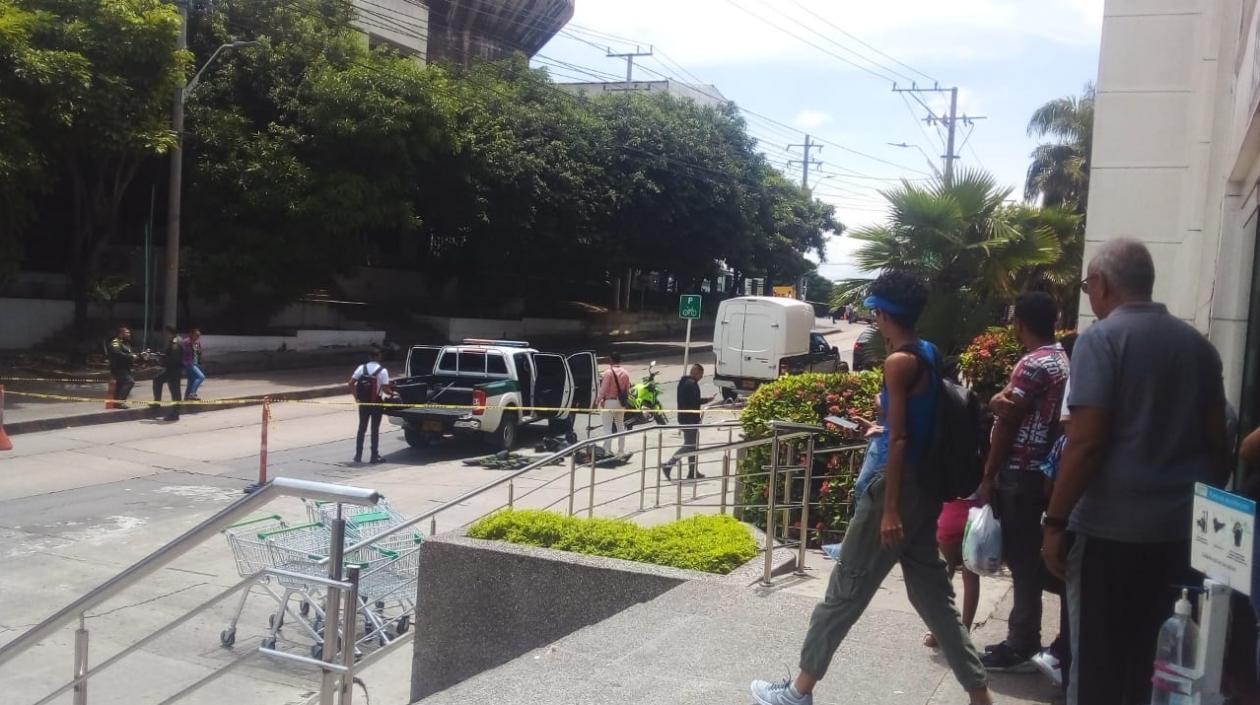 Cierre de la carrera 38, a la altura de la calle 76.