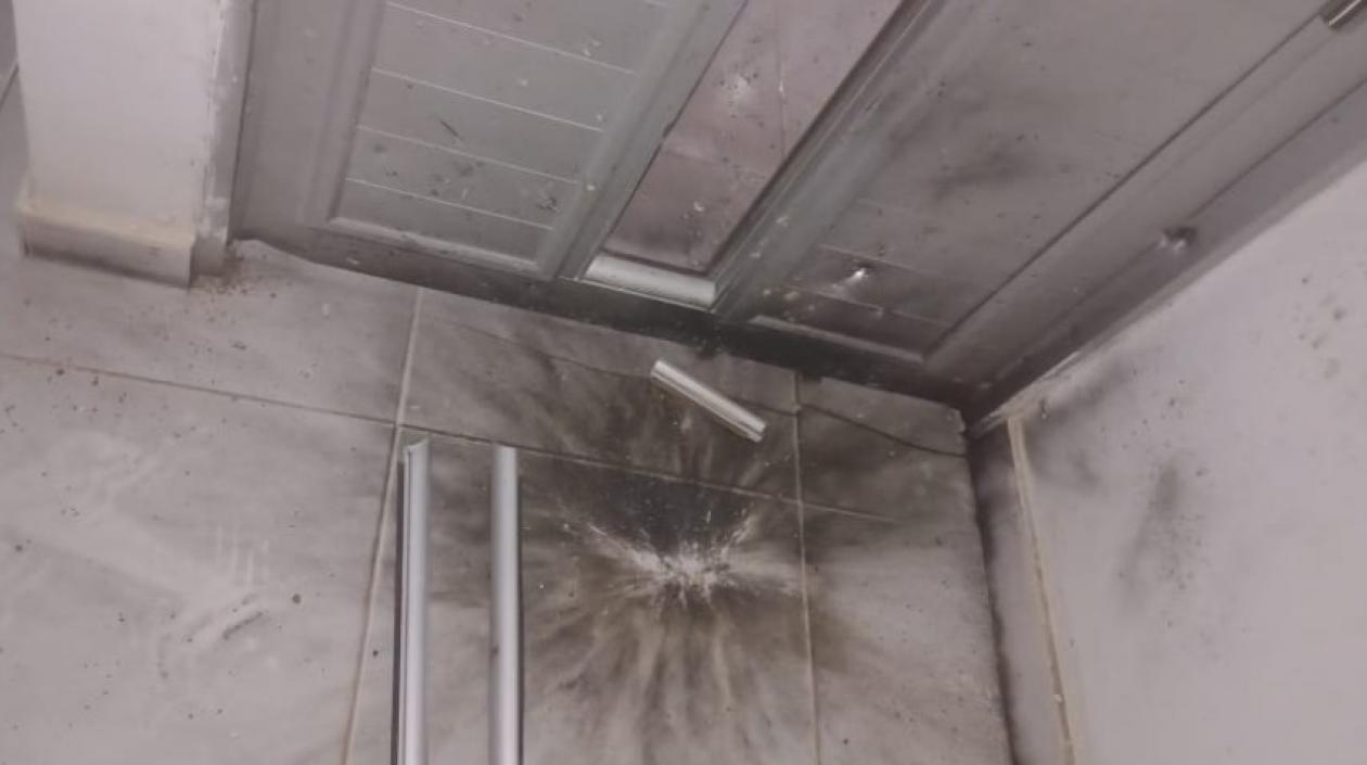 El artefacto hizo explosión en la puerta principal de la casa del Alcalde de Uribia