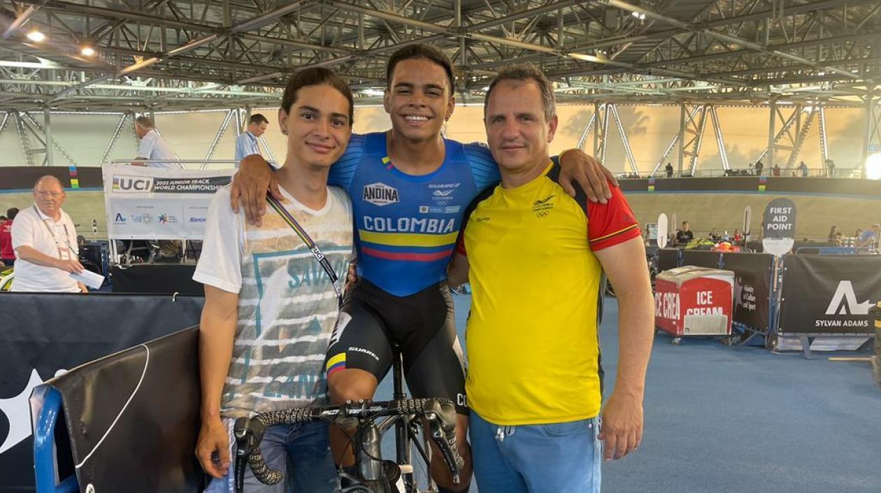 El barranquillero Francisco Jaramillo (centro).