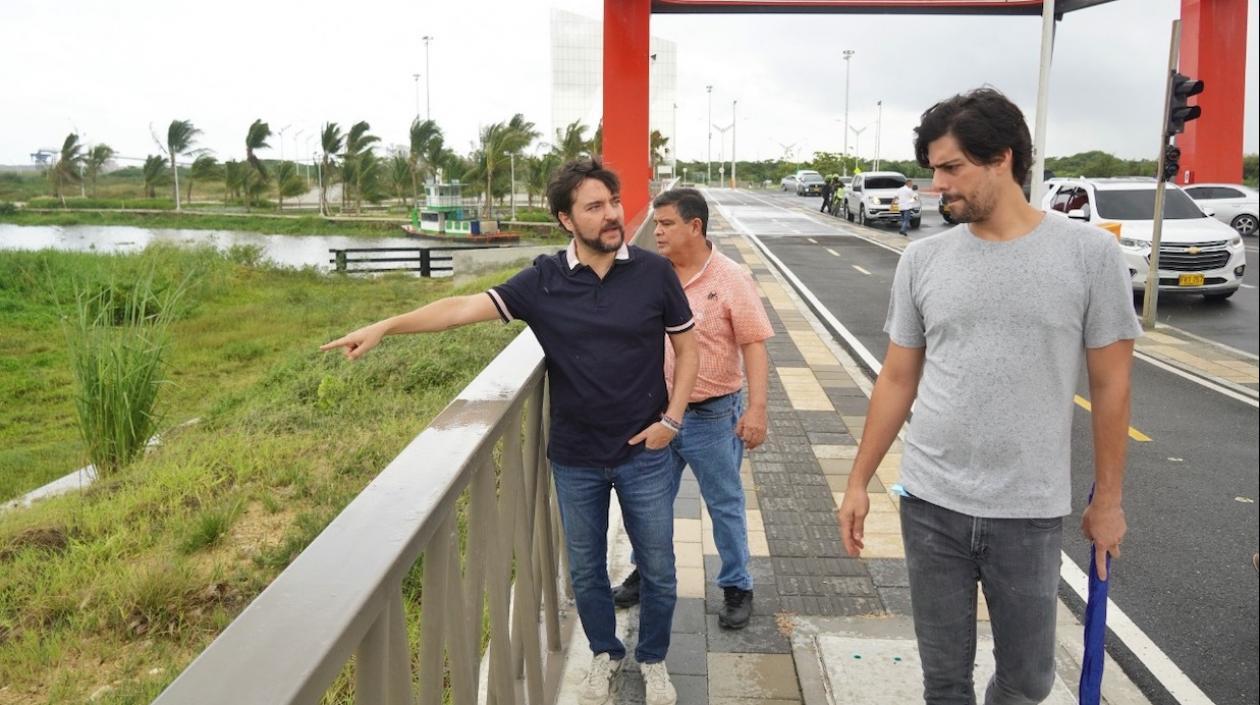 El Alcalde Jaime Pumarejo recorriendo el sector.