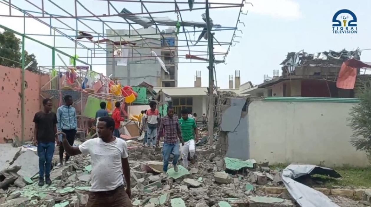 La televisión local de Mekele mostró los daños causados tras el ataque aéreo.