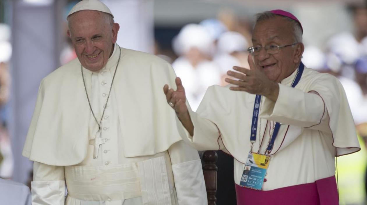 El Papa Francisco en una foto de archivo junto al Arzobispo Emérito de Cartagena, Jorge Enrique Jiménez Carvajal.