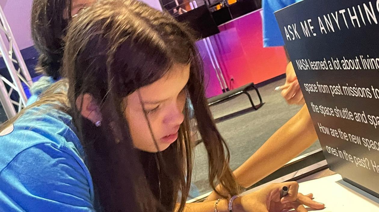 Juanita Estrada en la NASA