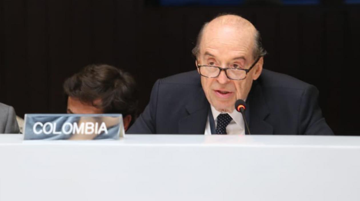 El canciller Álvaro Leyva.