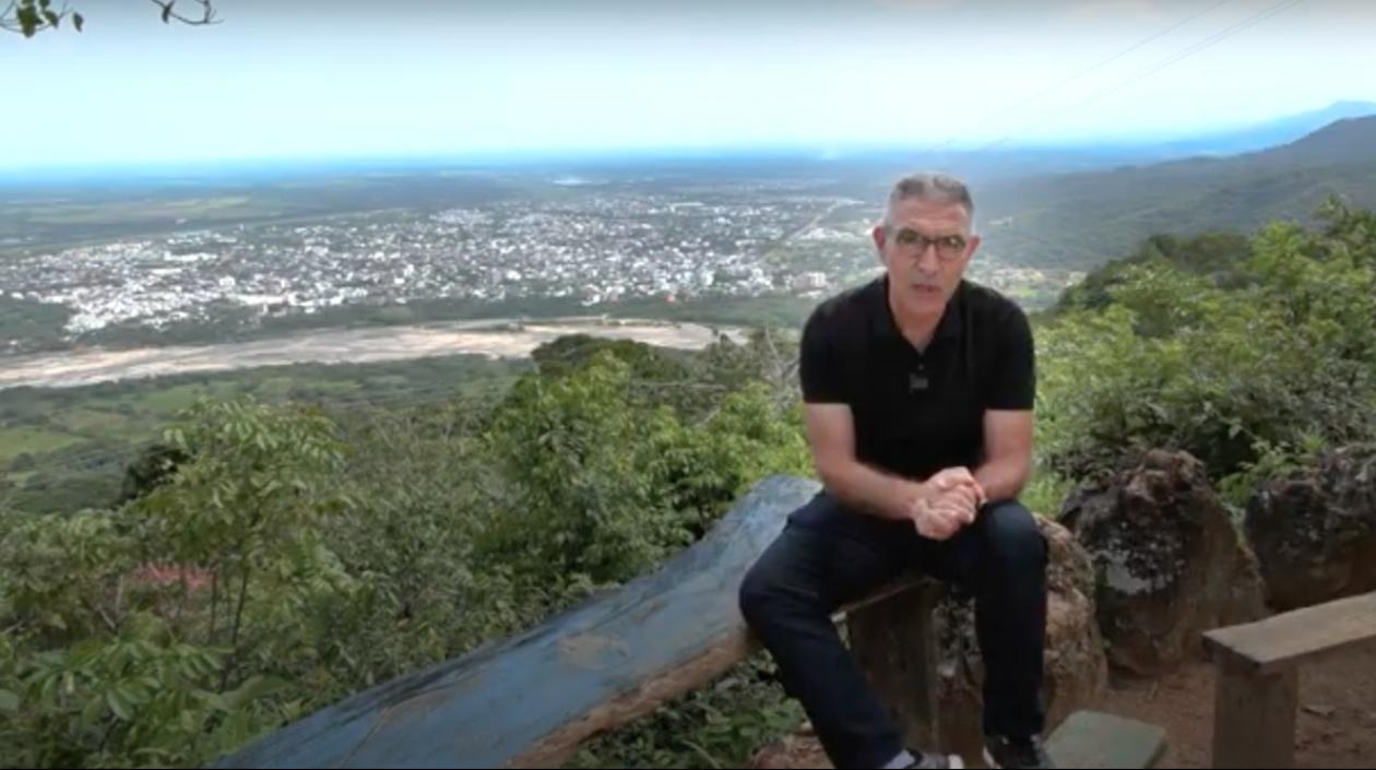 El periodista Jorge Cura durante su recorrido por el Casanare.