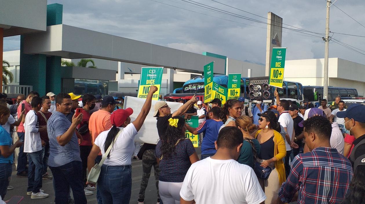 Protesta en Ciénaga, bloqueo de la Troncal.