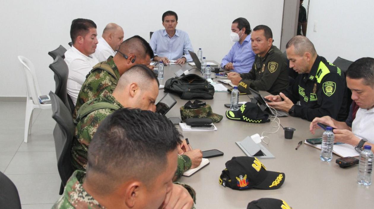 Consejo de seguridad con el alcalde de Soledad, Rodolfo Ucrós. 