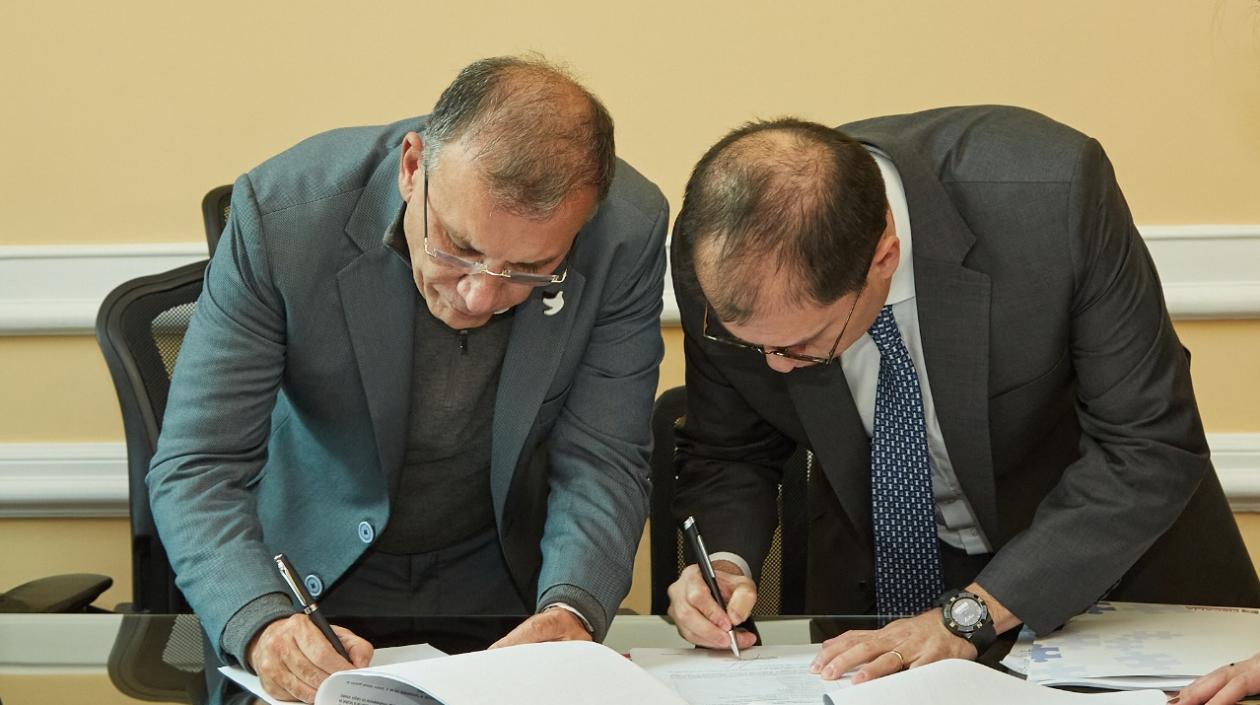 Roy Barreras, presidente del Senado junto a Francisco Barbosa, Fiscal general.