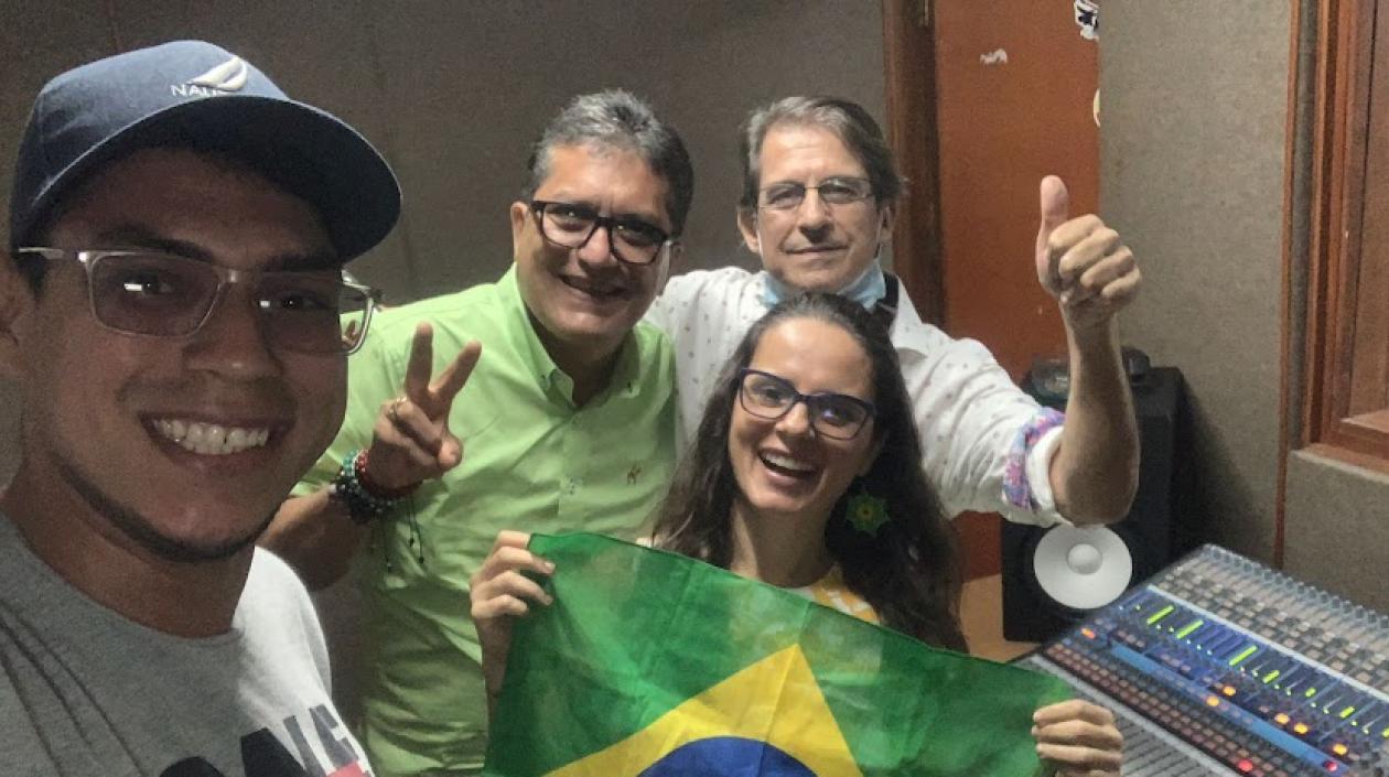 Locutores del programa ‘Viaje latinoamericano’.