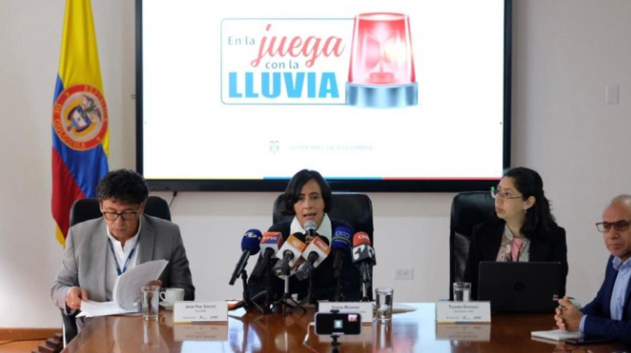 La Ministra de Ambiente, Susana Muhamad, el director de la UNGRD, Javier Pava, y la directora del Ideam. Yolanda González.