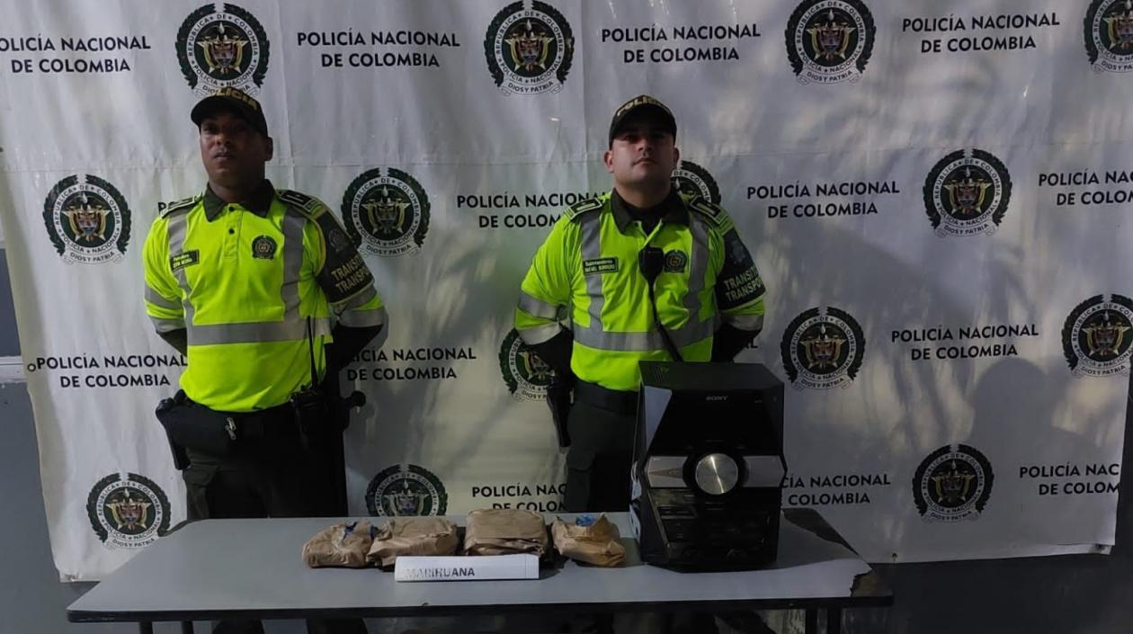 Policía de Tránsito y Transporte.