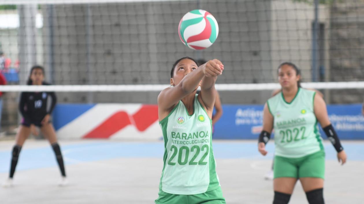 El voleibol es uno de los deportes en competencia. 