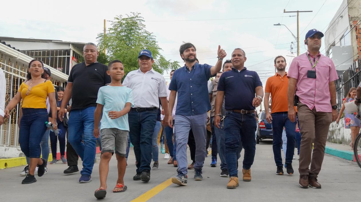 Visita del Alcalde Jaime Pumarejo al barrio Santo Domingo.