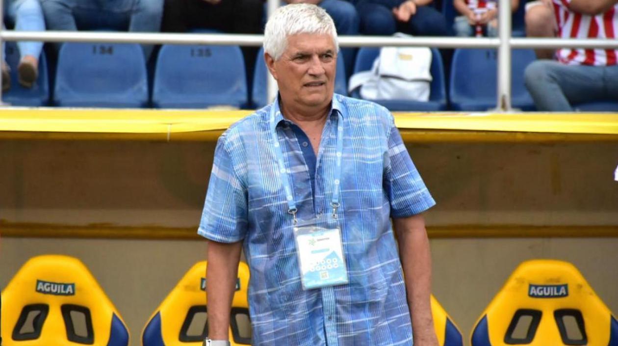 Julio Comesaña, entrenador del Junior. 