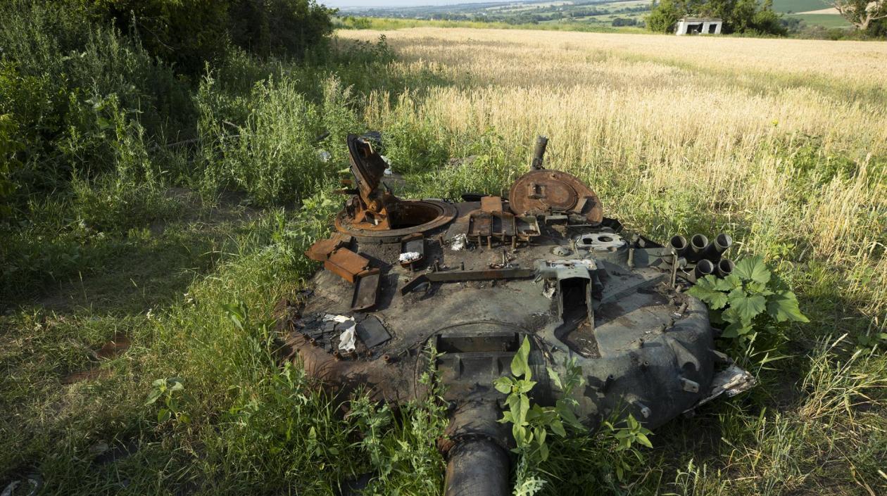 Tanque de guerra destruido. 