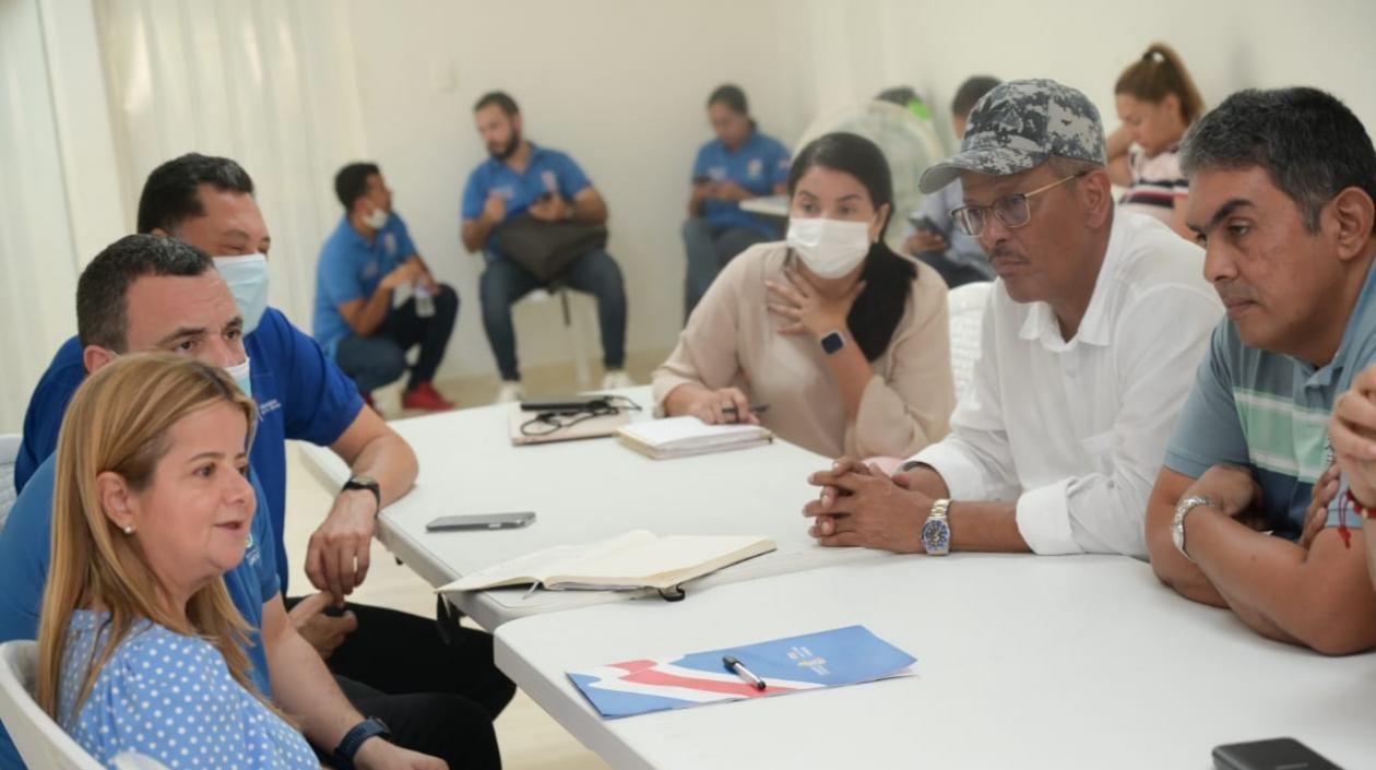 Gobernadora Elsa Noguera reunida con los mandatarios del sur del Atlántico.