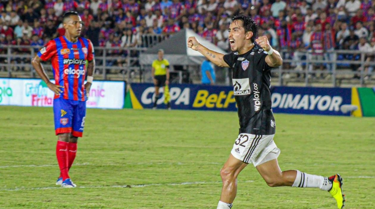 Sambueza celebra el gol del segundo tiempo
