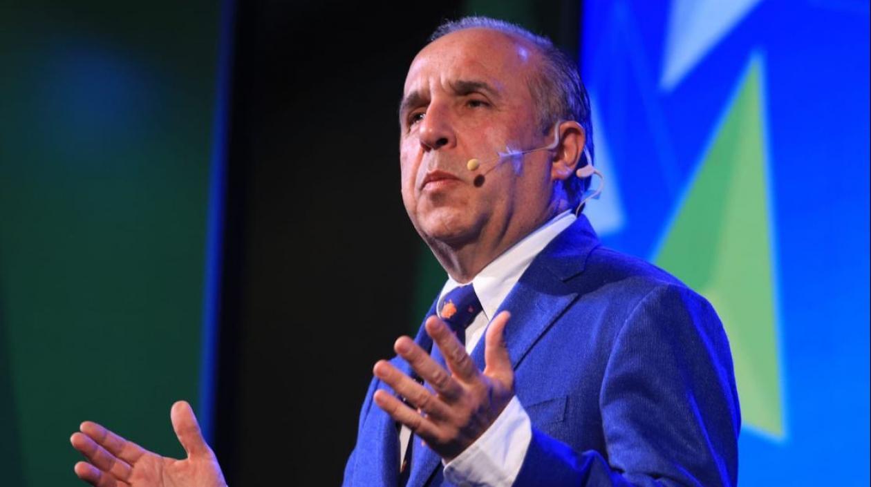 Guillermo Reyes, Ministro de Transporte. 