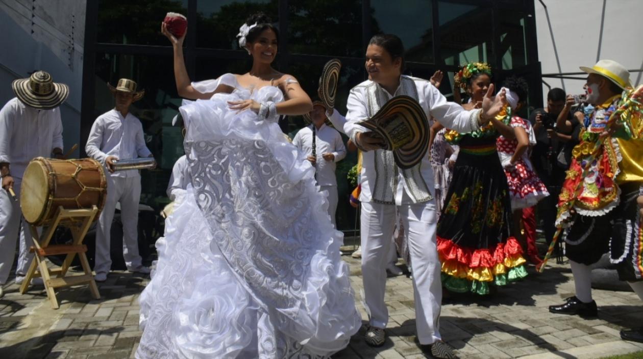 La Reina Daniela Falcón y el Rey Tito Crissien.