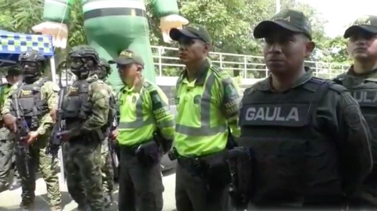 Policías que garantizarán seguridad en la ciudad. 