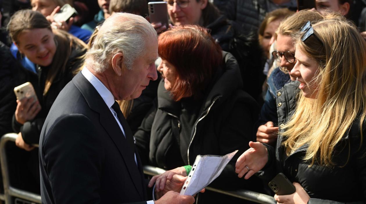 El Rey Carlos III transmite aliento a los "peregrinos".